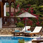 Vali Aparthotel 4*