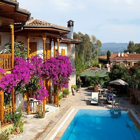 Vali Aparthotel 3*