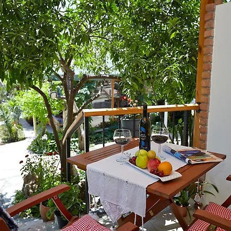 アパートホテル Vali アクヤカ