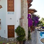 Vali מלון דירות 4*