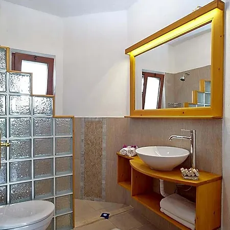 فالي 4* اكياكا